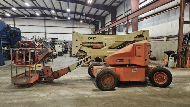 JLG 40 Electric Articulating Boom Lift - 48V DC