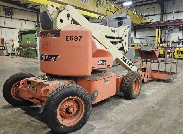 JLG 40 Electric Articulating Boom Lift - 48V DC
